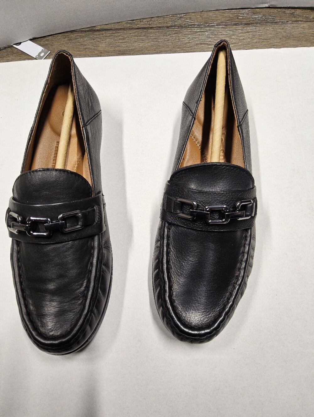 NWOT Gentle Souls by Cole sx 5.5  Black LeatherJanella Loafers with Chain Accent